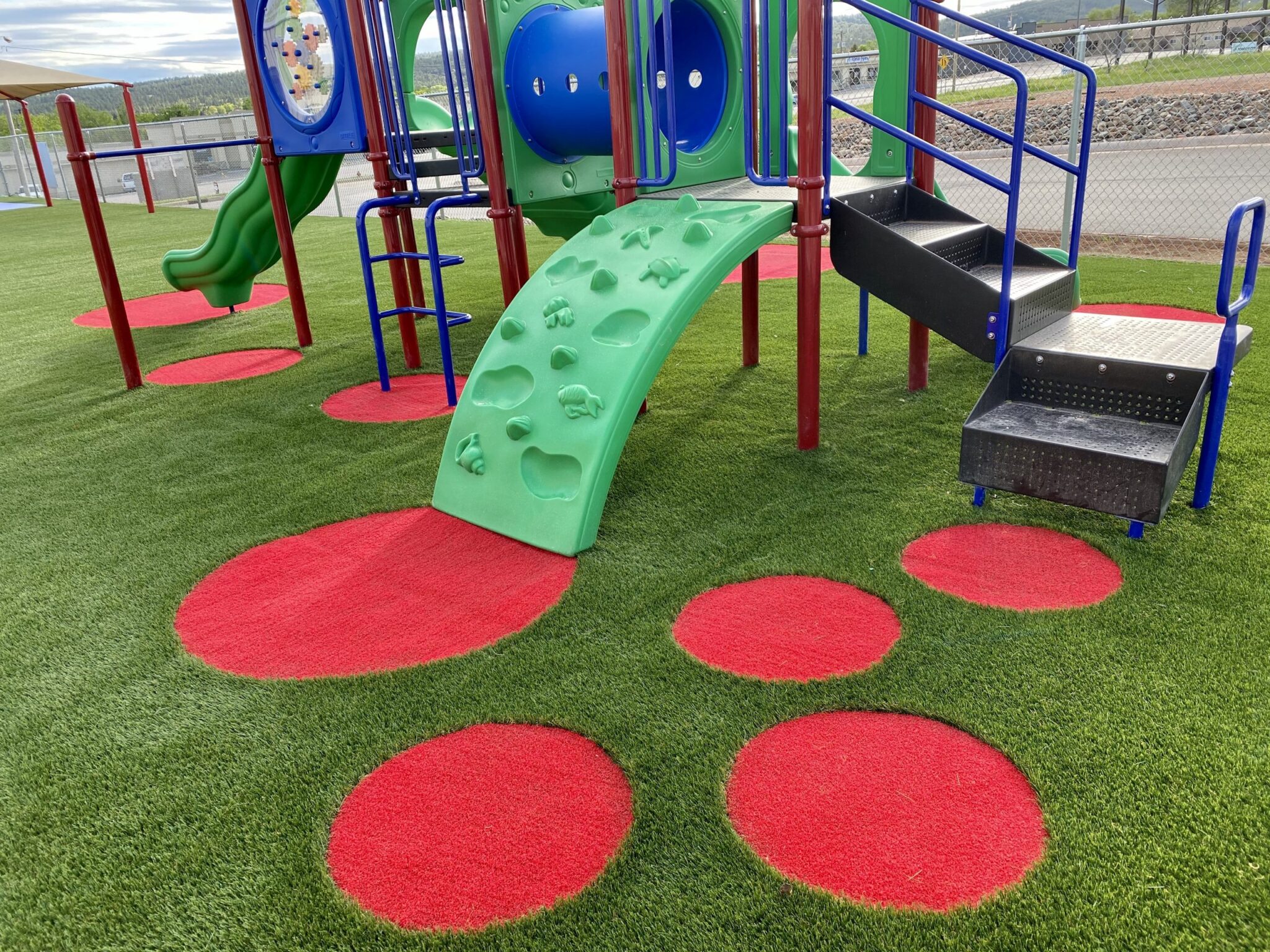 5 Reasons To Use Artificial Grass For Kid's Playground Area In Poway
